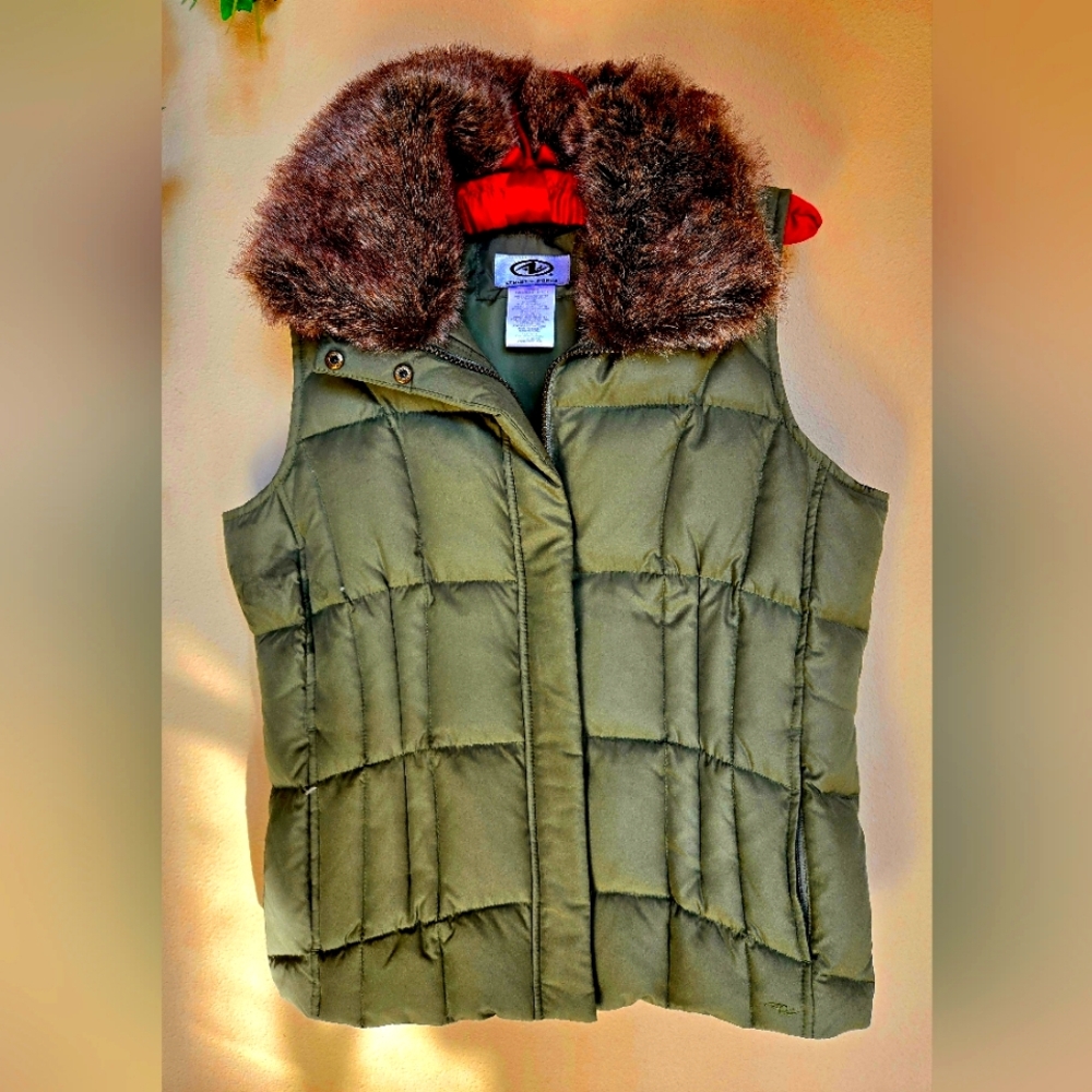 Women's puffy vest with faux fur collar.  Size Medium. Great for Fall!